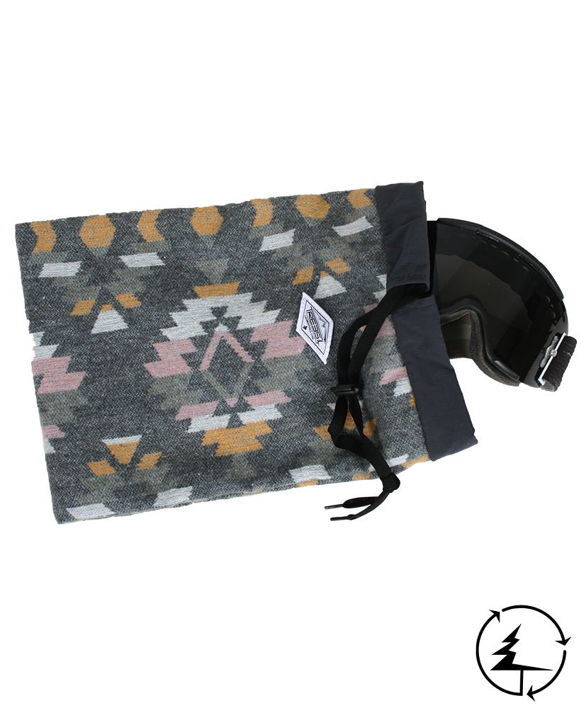 Pochette TRAVELER | Gris in by TREES Mountain Apparel