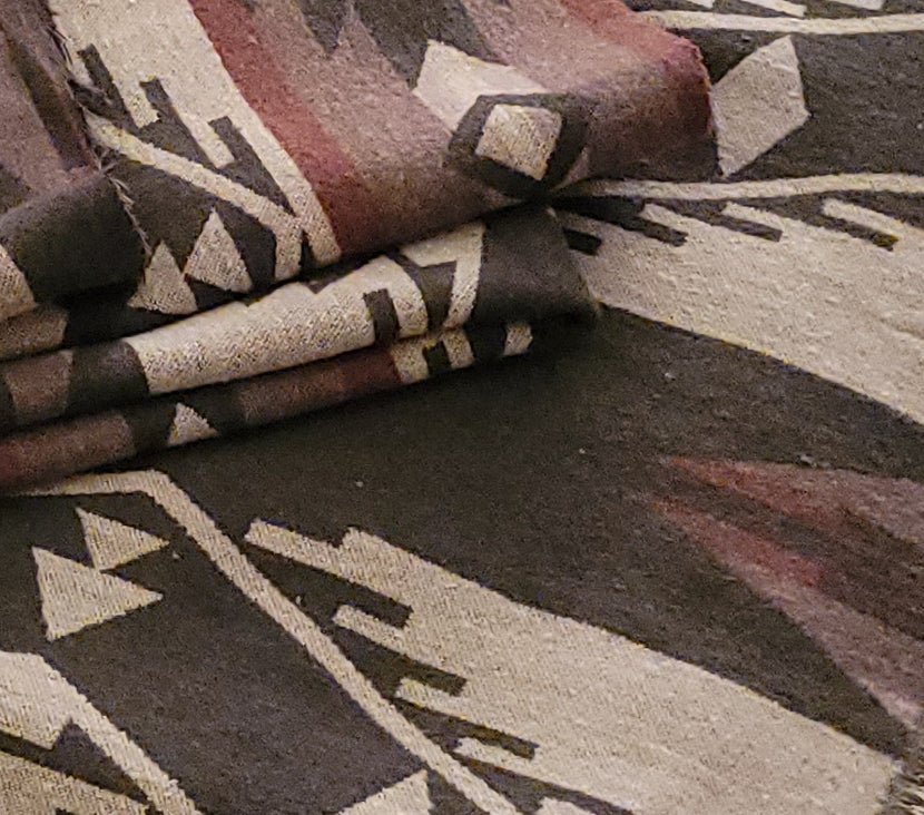 Couverture de Laine Chaude WILDFIRE in  by TREES Mountain Apparel