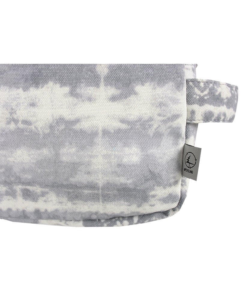 Poche à fermoir UPCYCLE | Gris/ Tie-Dye in by TREES Mountain Apparel